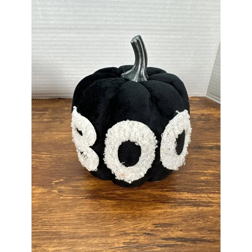 Target Bullseye Playground Halloween 2024 NWT 3 Sherpa Pumpkin Jack-O’-Lanterns